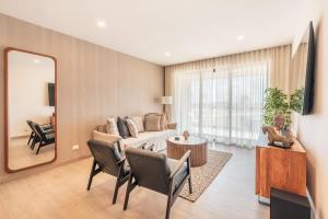 BRAND NEW! Stylish Stay in Vermare C7