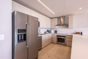 Stunning Sea Views from 3BR Penthouse F3