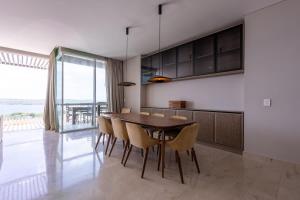 Stunning Sea Views from 3BR Penthouse F3