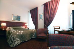 Hotels Hotel d'Etigny : photos des chambres