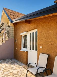 Lola Guest House