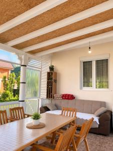 Lola Guest House