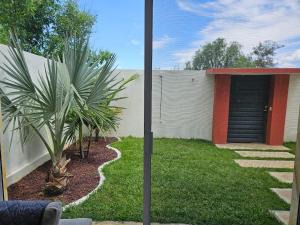 Casa Palmera Spacious with a pool and perfect for a groups