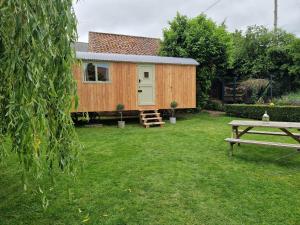 Aldwark Bridge Glamping - Shepherds Hut