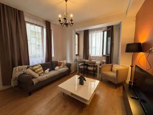 Stylish 2BR Flat Near Grand Bazaar Eminönü