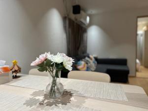 single family house Direct access to Namba and Nihonbashi 3-minute walk from Imazari Station Quiet residential area Self check in with smart lock Up to 9 people
