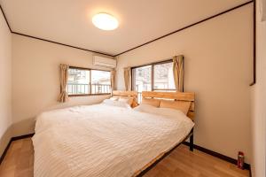 Private House in Nagoya Sleeps12 Free Parking 11 min to Nagoya Station