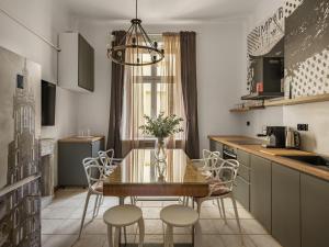 Crow Old Town Apartment - bespoke apartments