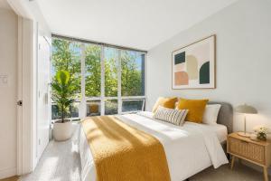 Premium 3BR Condo Downtown Vancouver Gem