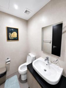 Executive 1-Bedroom Sea View Balcony AEON Towers Fast WiFi