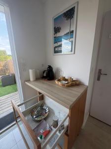 Chambre indépendante avec terrasse, parking et petit jardinet