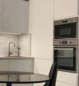 Chic 1-BR with Terrace, AC & Wi-Fi