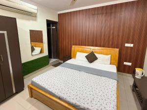 Hotel JJ Premium - Near Ganga Ram Hospital