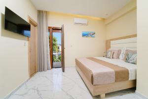 Zoes Apartments