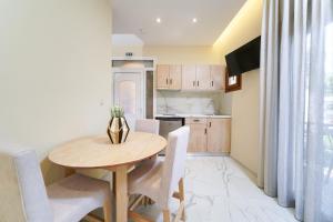 Zoes Apartments