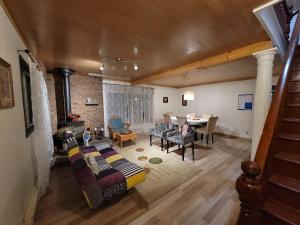 Lions Head Getaway with Fire Pit & Outdoor Space