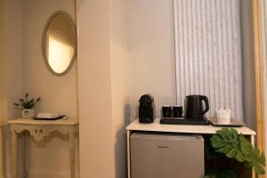Venetian Window Apartments by CorfuEscapes