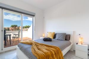 Luxury 3-BD penthouse with a private swimming pool