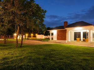 Poinsettia White House - Exclusive Private Villa with Pool