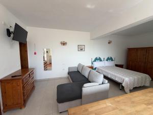 Luminoso ático loft con terraza junto a la playa