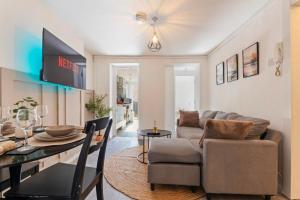 Modern 3-Bedroom with Free Parking - 8 Mins to Central London