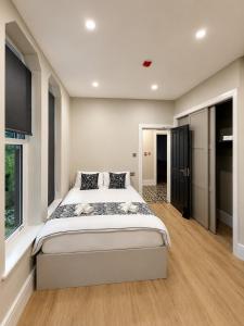 7 Bed, 7 BR Victorian Accom - Sleeps 14