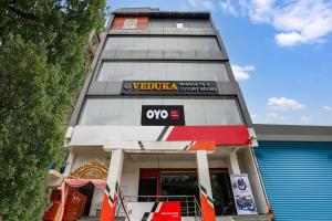 Hotel O by OYO Veduka Banquets & Luxury Rooms