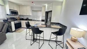 Luxury 3-Bed Haven with Jacuzzi and gorgeous views