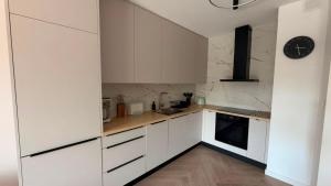 Przy Bumarze free parking by Gingerbread Apartments