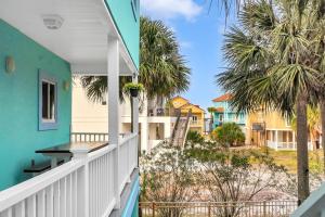 3 Minute Walk to Gulf-8 beds-Sleeps10-3 bedrooms