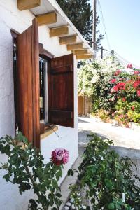 Hidden Valley - Charming 2BR House in Miliou