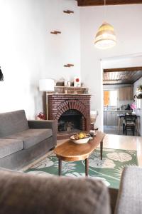 Hidden Valley - Charming 2BR House in Miliou