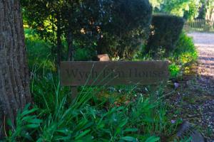 Sleeps 7 | 4BR Bungalow | Garden, BBQ & Gym