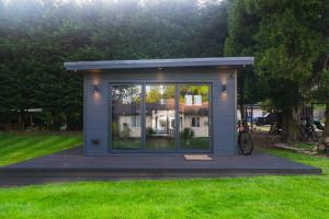Sleeps 7 | 4BR Bungalow | Garden, BBQ & Gym
