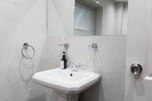 Sleeps 7 | 4BR Bungalow | Garden, BBQ & Gym