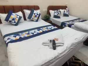 Hotel G17 Dhamnod
