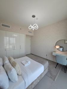 BRAND-NEW 1BR in DOWNTOWN I Direct DUBAI MALL Access I Balcony & Stunning Pool