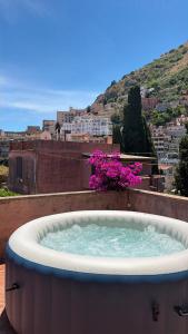CASA DORA With Garden,Sea View + Parking