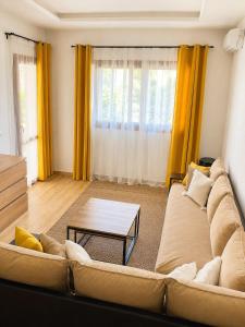Residence with 9 pools - Spacious 2 terraces, Wi-Fi