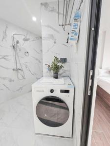 West Lake Oasis, 50m2 Apartment, 200m to West Lake