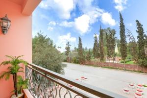 Luxury wintering - pool - terrace - mall within walking distance -