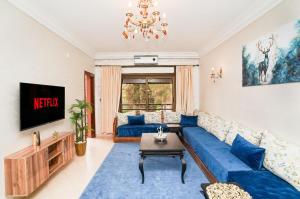 Luxury wintering - pool - terrace - mall within walking distance -
