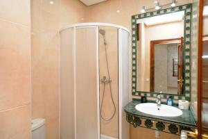 Luxury wintering - pool - terrace - mall within walking distance -