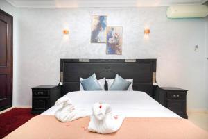 Luxury wintering - pool - terrace - mall within walking distance -