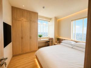 Hoa Villa - View of Landmark 81 - Near Ben Thanh Market