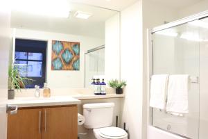 Heart of Santa Monica Promenade Studio Free Parking
