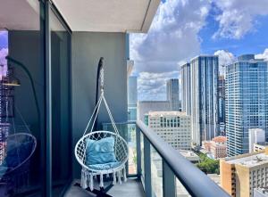 SPECIAL OFFER! Luxury Apartment in Downtown Miami with Views of the Bay - Pool, Jacuzzi, Gym, BBQ, Business Center