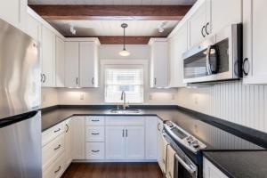 Waterfront Retreat, Dock & Pool Access, Winni