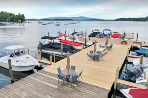 Winni Lakefront Retreat, Beach & Pool, Dock