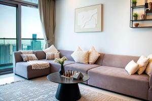 Rooftop infinity Pool | Burj Khalifa View | Lux 2B